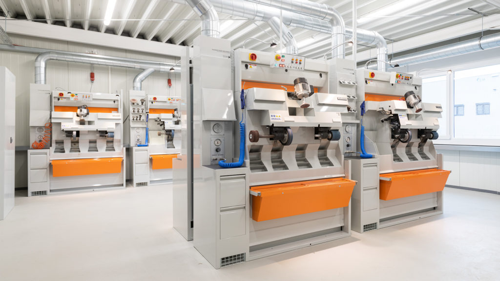 Care Center, Bochum: Powerful Machines Such As Those From Ottobock's Flexam FSB Range Combine Compact Size With Maximum Safety And Ease Of Operation.